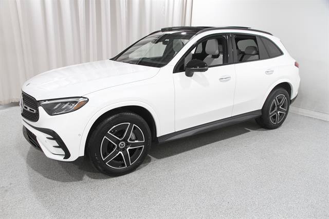 Used 2025 Mercedes-Benz GLC 300 4MATIC image 3