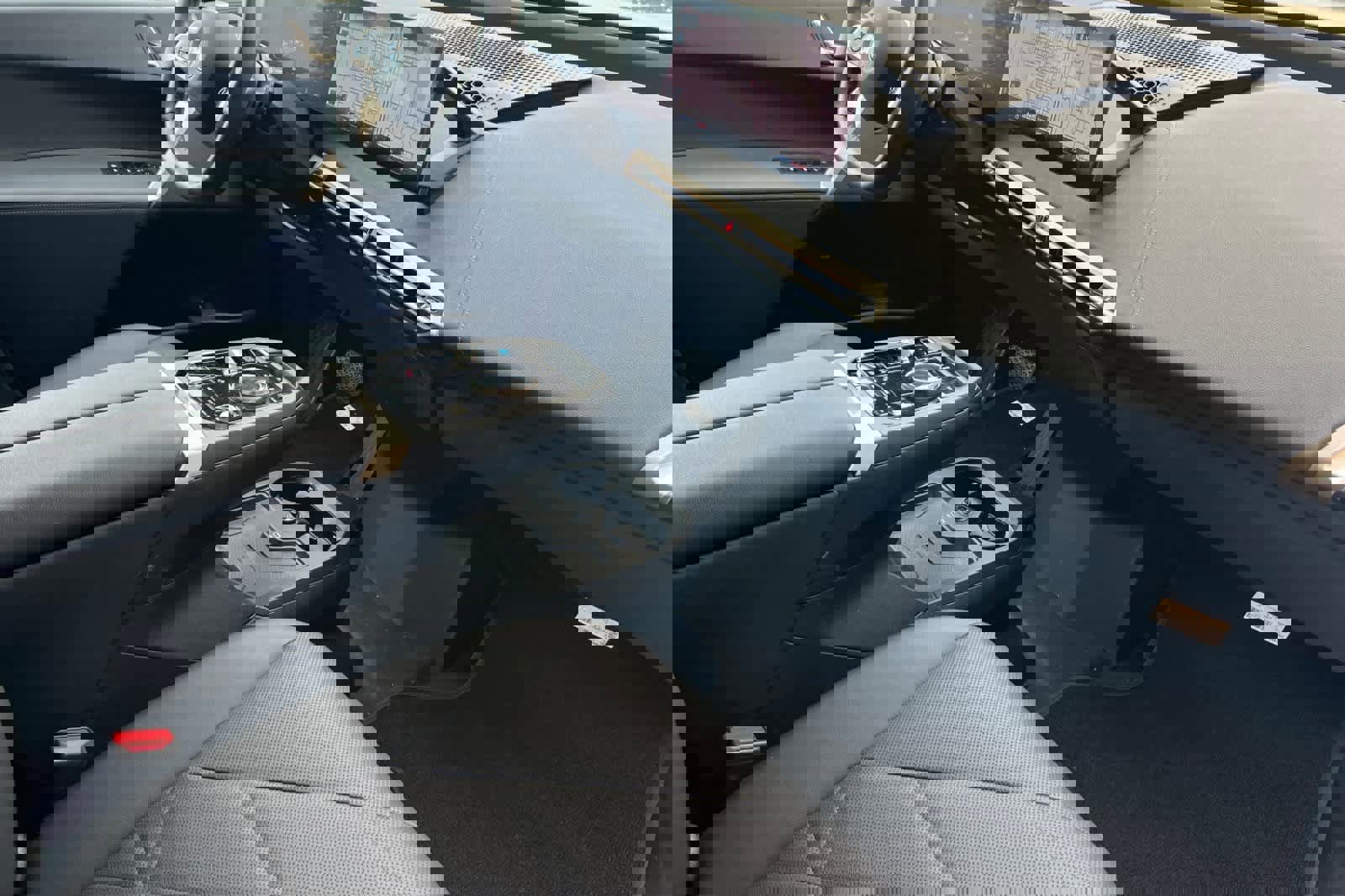 Used 2023 BMW iX xDrive50 w/ Sport Package image 17