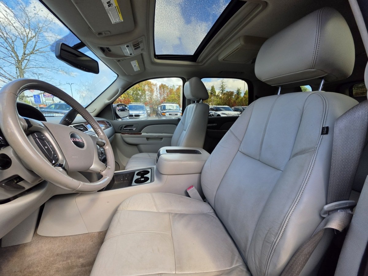 Used 2010 GMC Yukon SLT w/ SLT-2 Equipment Package AWD/4WD image 11
