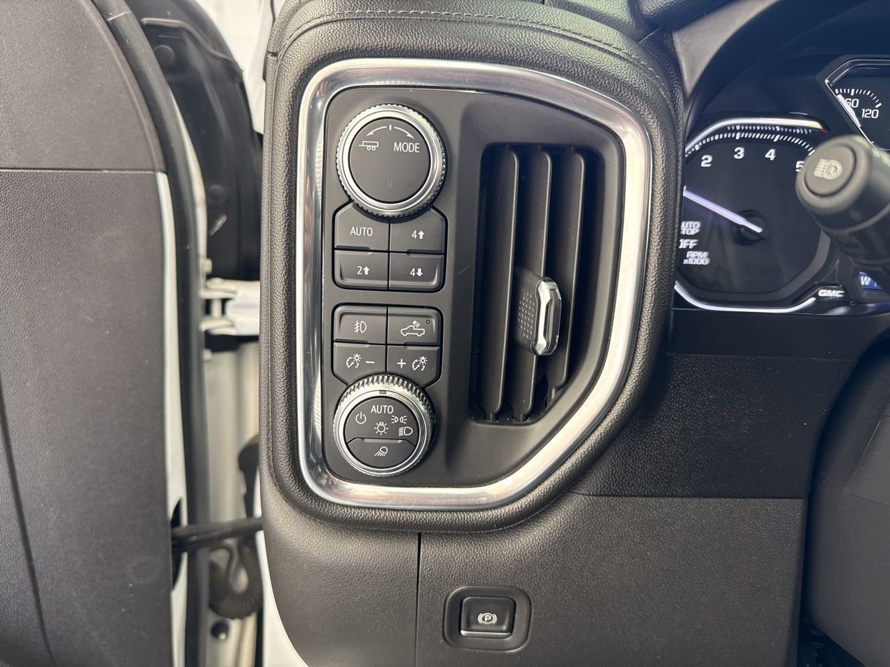 Used 2020 GMC Sierra 1500 SLT w/ SLT Premium Plus Package image 34