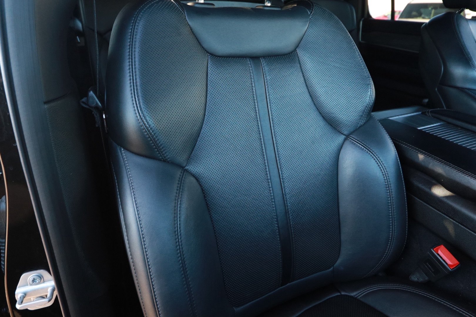 Used 2024 Jeep Wagoneer L Series II RWD image 29