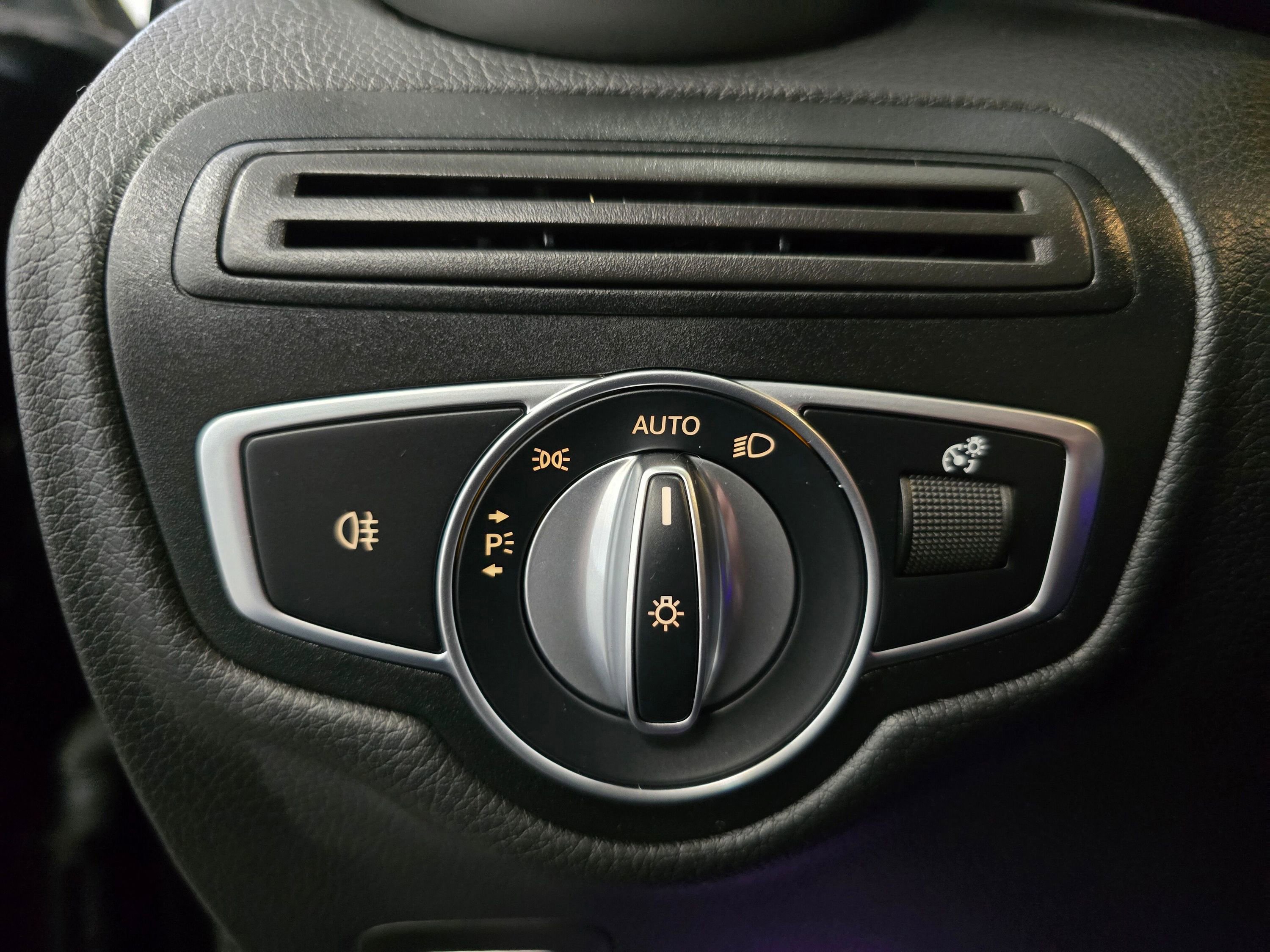 Used 2022 Mercedes-Benz GLC 300 4MATIC image 34