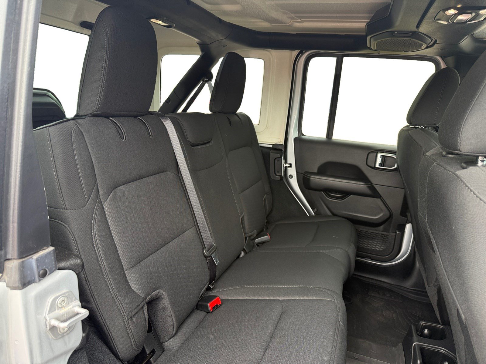 Used 2022 Jeep Wrangler Unlimited Sahara w/ Cold Weather Group AWD/4WD image 18