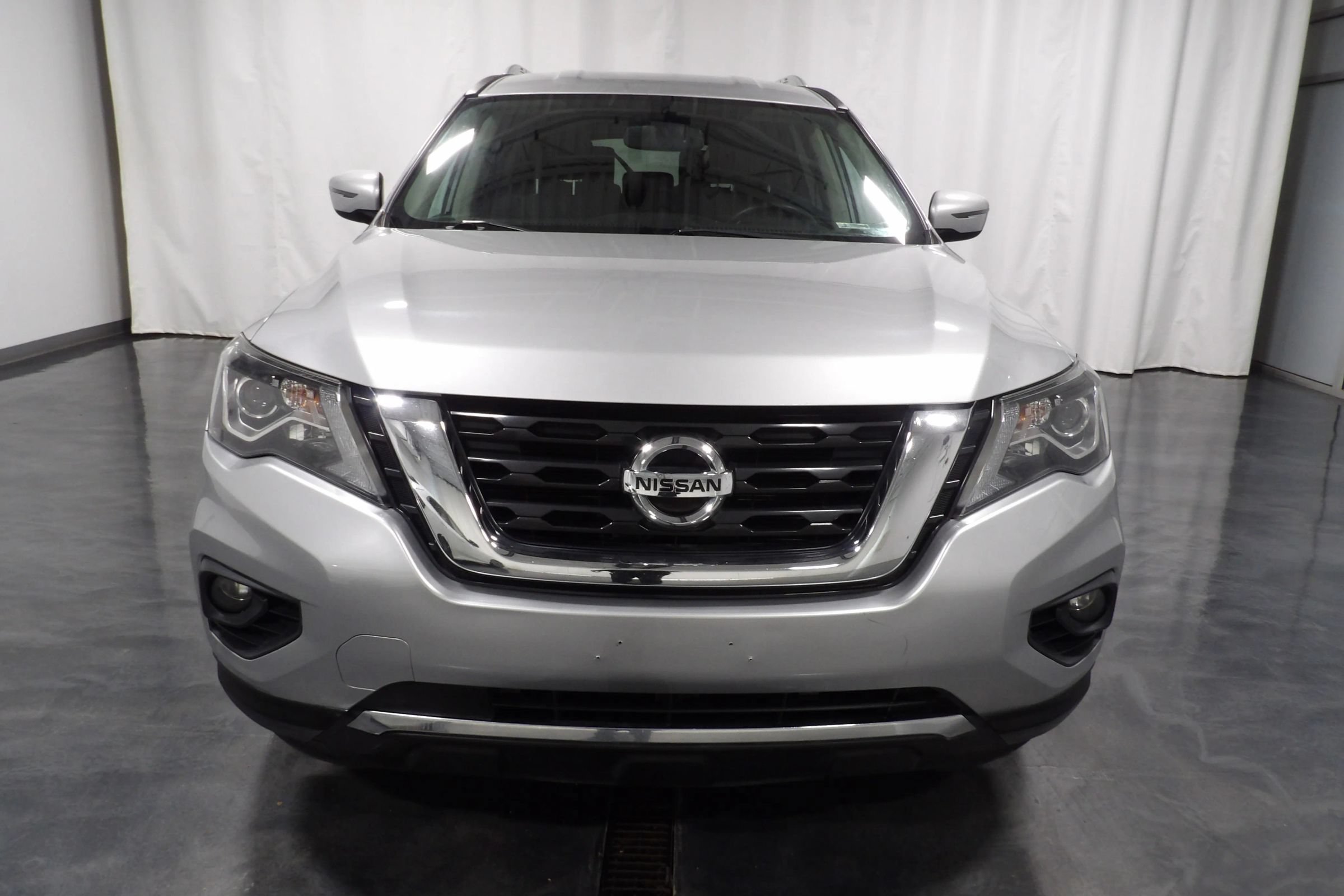Used 2019 Nissan Pathfinder SV FWD image 2