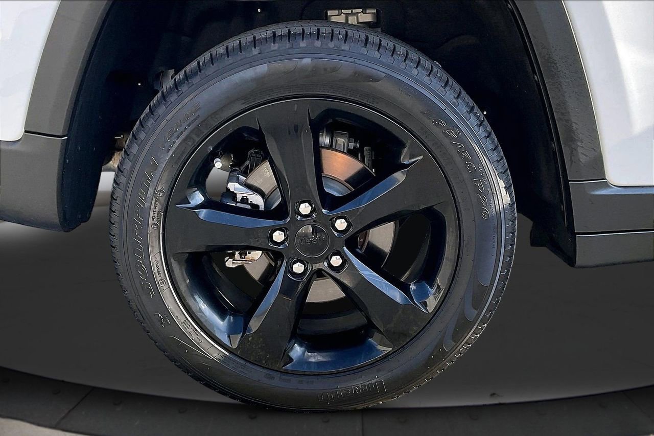 Certified 2025 Jeep Grand Cherokee Limited w/ Black Appearance Package image 37