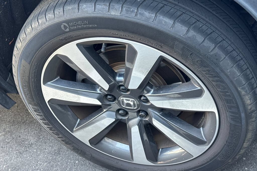 Used 2024 Honda Pilot Touring image 4