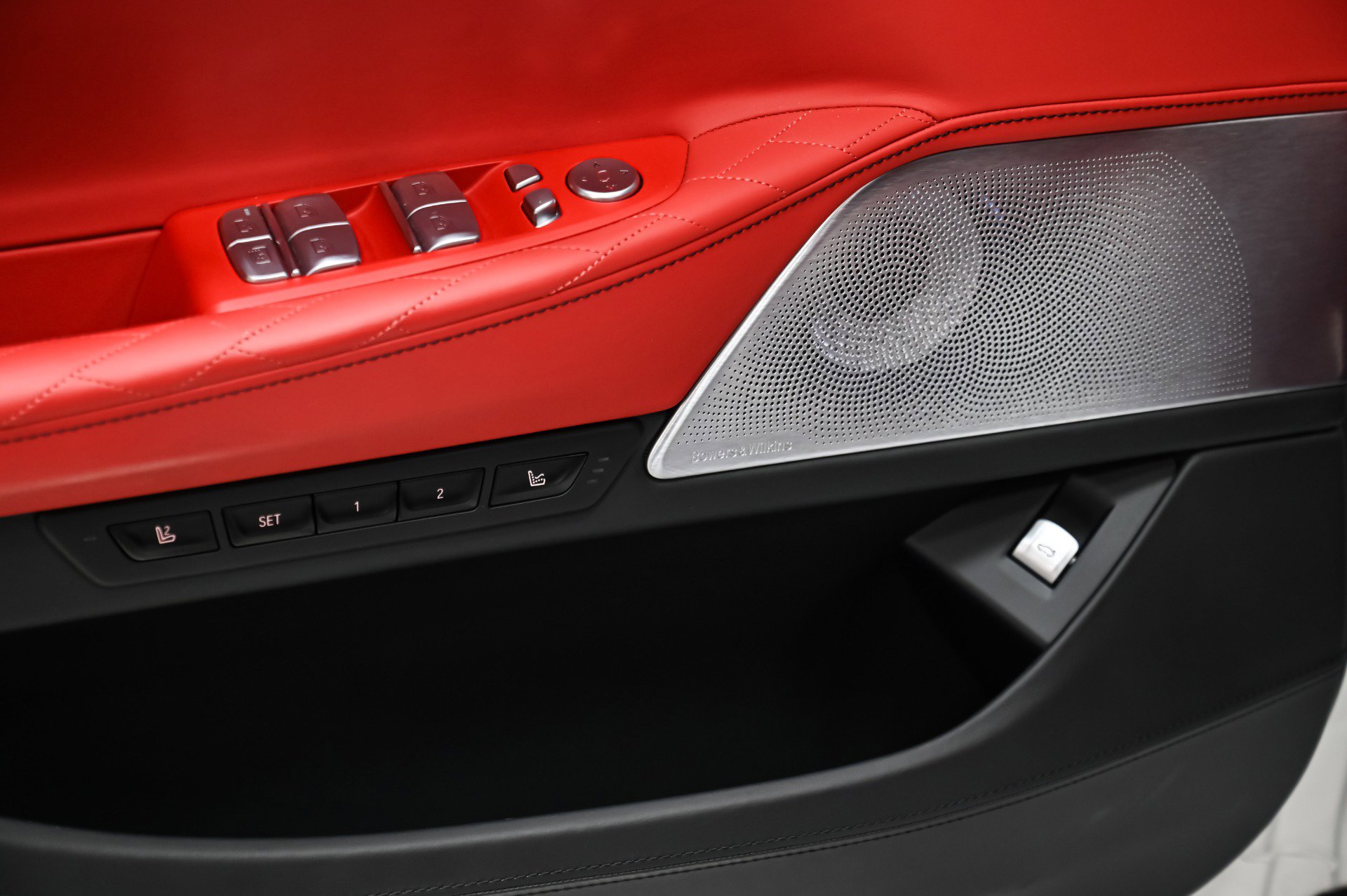 Used 2022 BMW ALPINA B7 xDrive w/ Luxury Rear Seating Package image 24