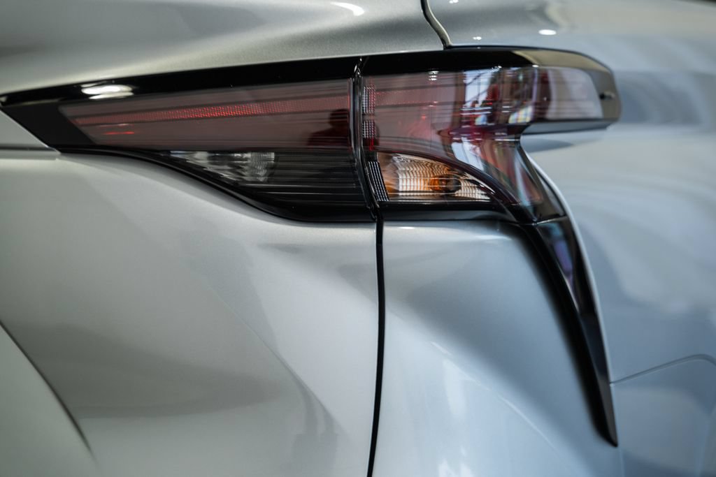 Used 2025 Toyota Sienna LE FWD image 6