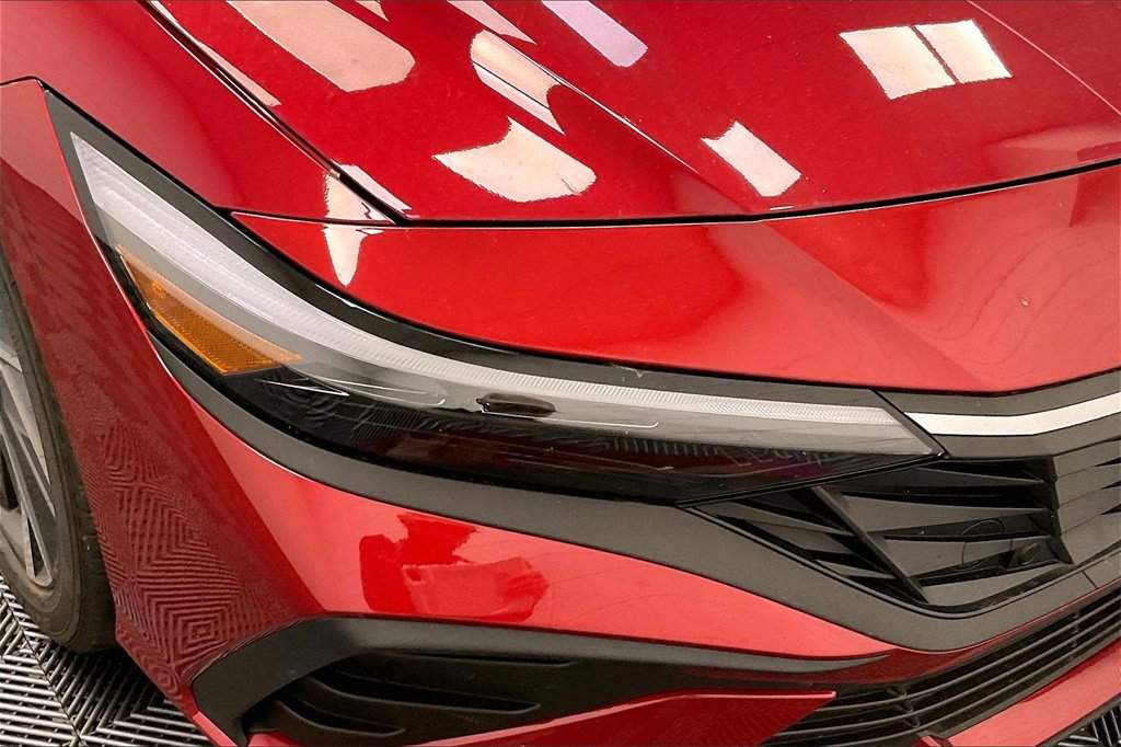 Certified 2025 Hyundai Elantra Sport image 22