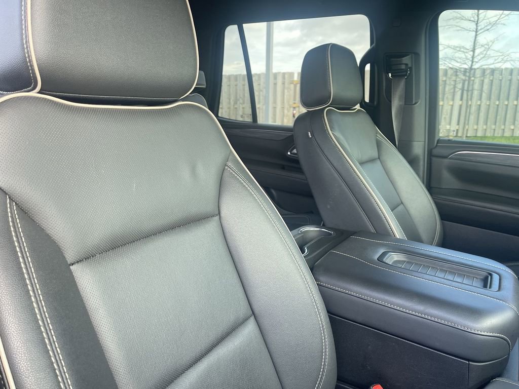 Used 2024 GMC Yukon SLT w/ SLT Luxury Package image 33