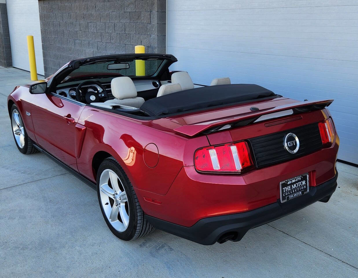 Used 2011 Ford Mustang GT Premium image 3