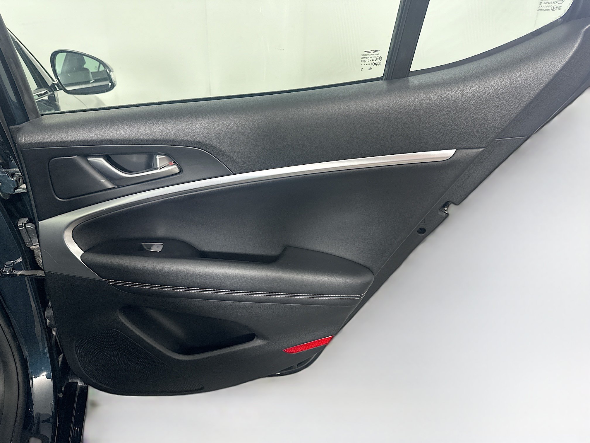Used 2025 Genesis G70 2.5T RWD image 29