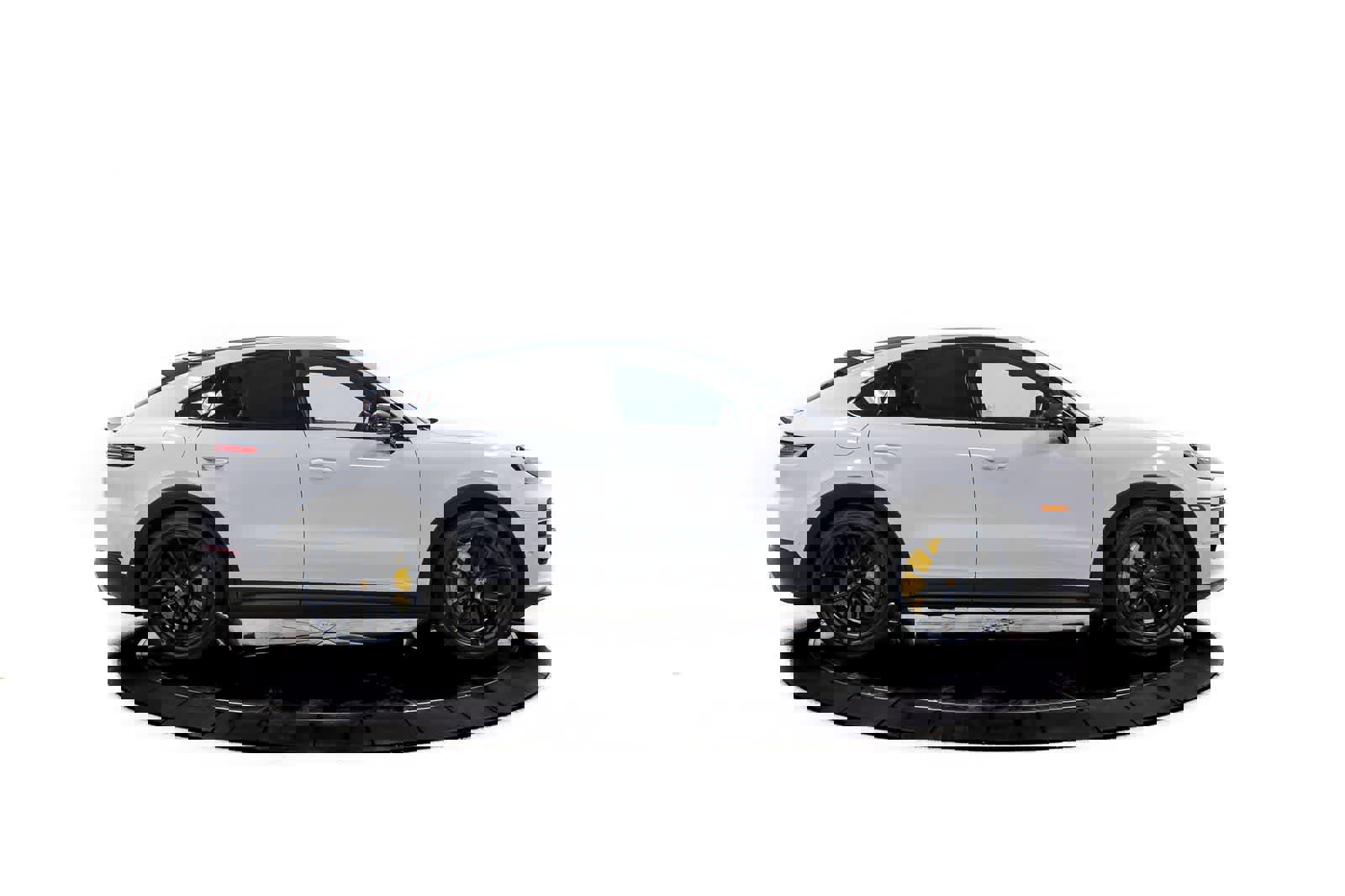 Certified 2025 Porsche Cayenne Turbo GT image 8