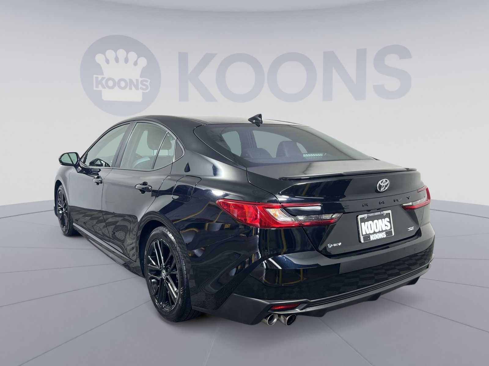 Used 2025 Toyota Camry SE FWD image 8