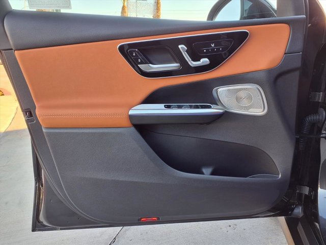 Used 2025 Mercedes-Benz GLC 300 image 13