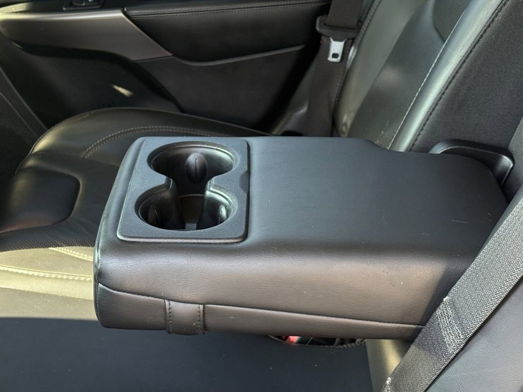 Used 2019 Jeep Cherokee Limited w/ Technology Group image 9