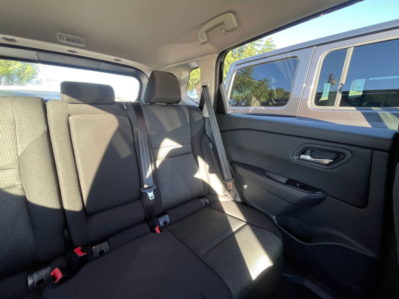 Used 2025 Nissan Rogue SV image 37