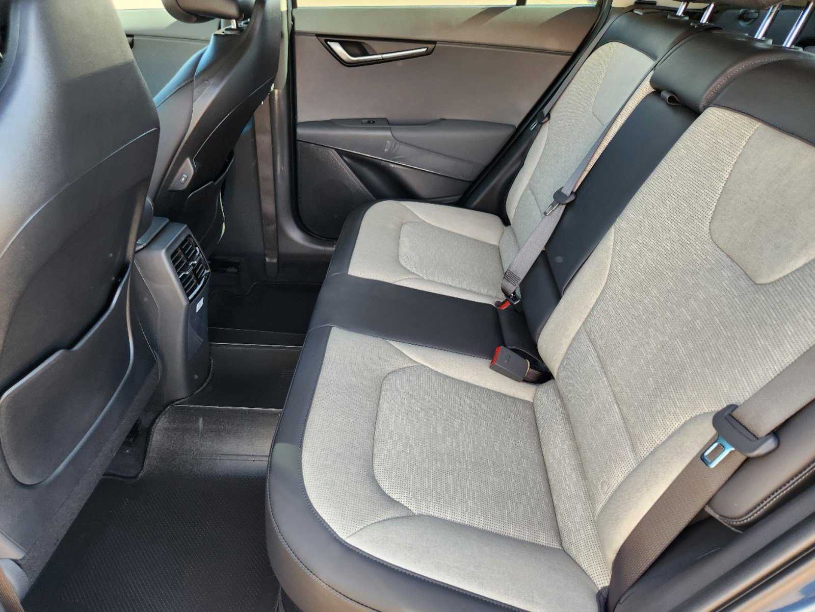 New 2025 Kia Niro SX Touring image 9