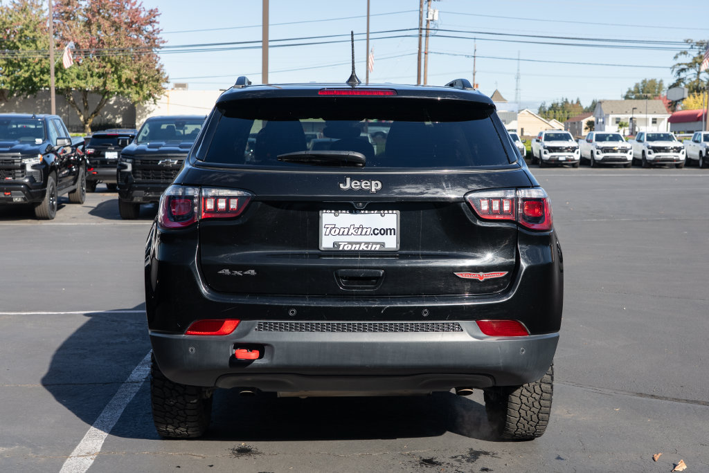 Used 2025 Jeep Compass Trailhawk AWD/4WD image 5