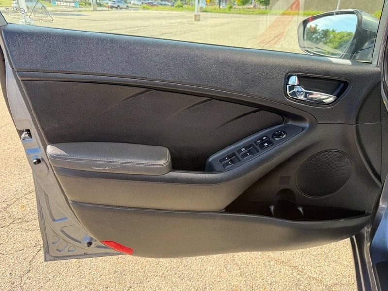 Used 2017 Kia Forte S FWD image 19