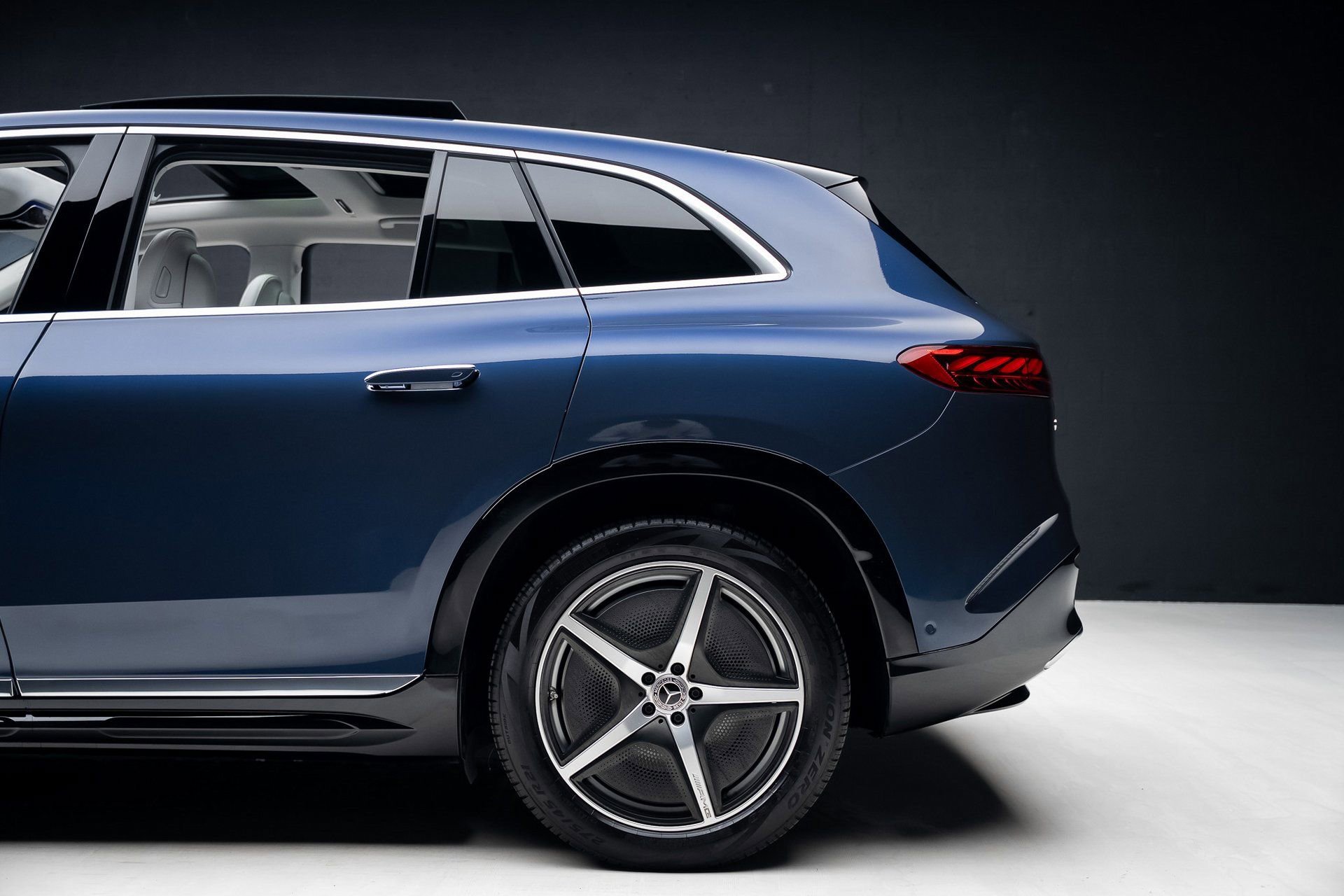 Used 2023 Mercedes-Benz EQS 450+ 4MATIC SUV w/ AMG Line Exterior Package image 20