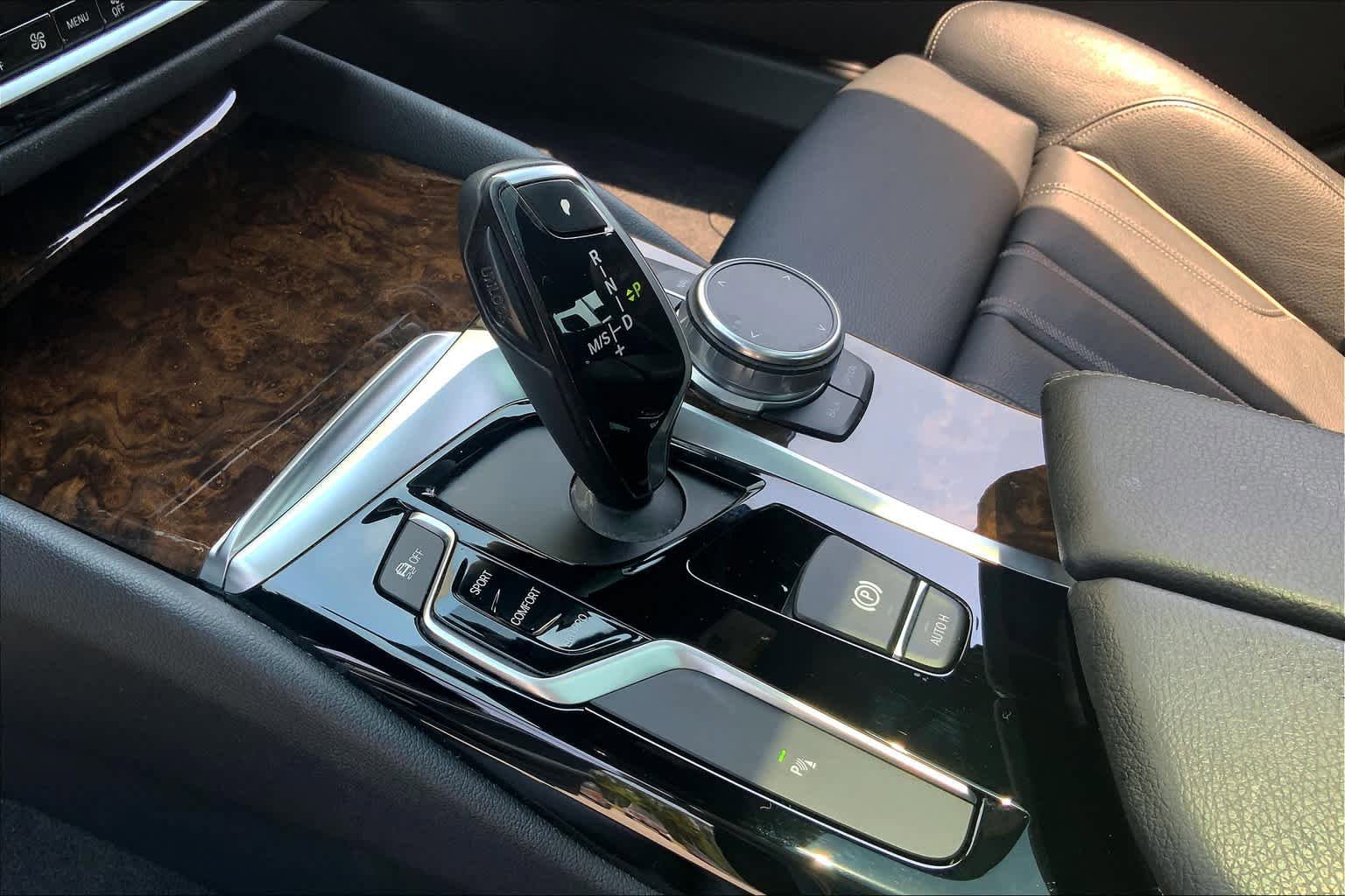 Used 2018 BMW 530i xDrive AWD/4WD image 16