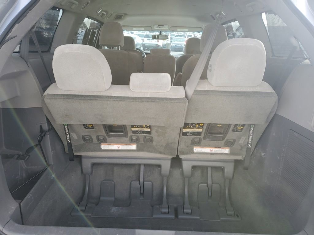 Used 2015 Toyota Sienna LE image 25