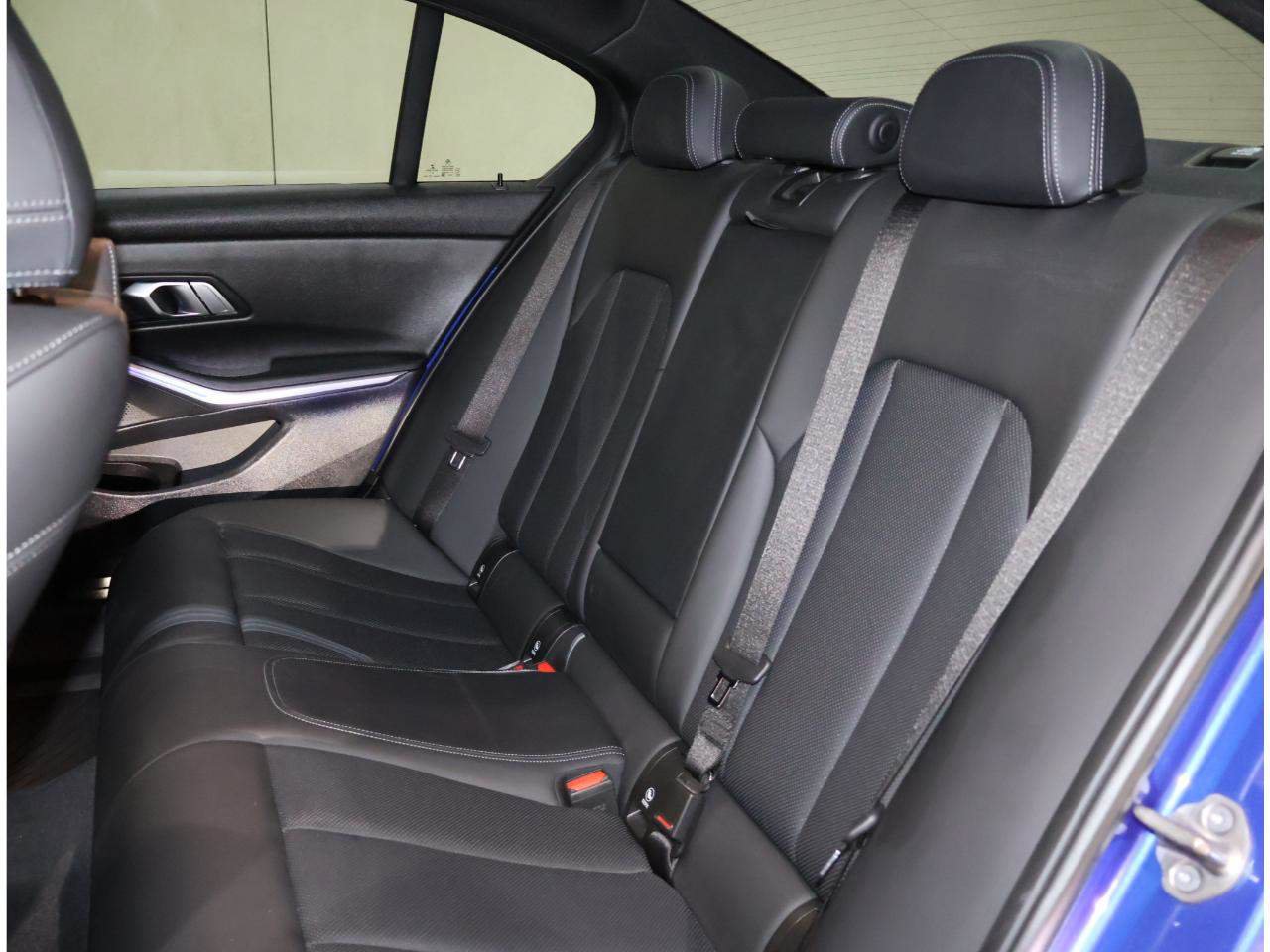 Used 2022 BMW 330i Sedan w/ M Sport Package RWD image 17