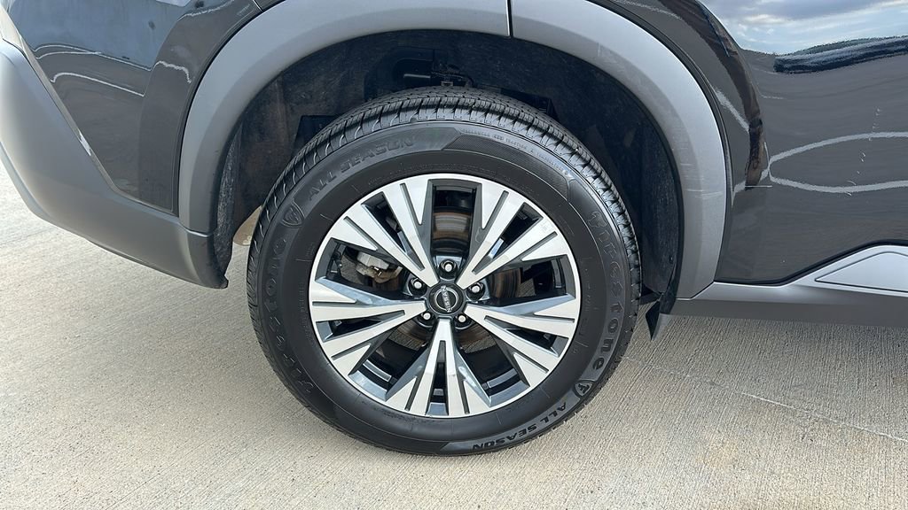 Used 2023 Nissan Rogue SV image 16