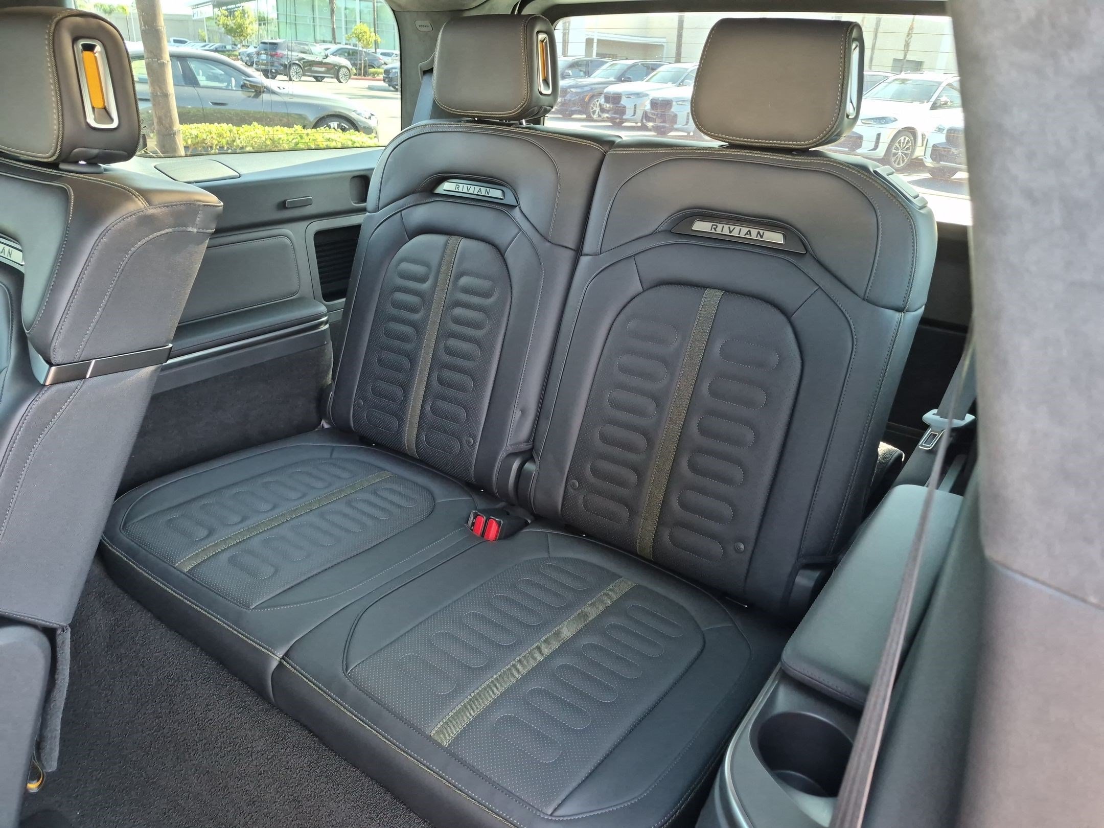 Used 2025 Rivian R1S Adventure Dual AWD/4WD image 31
