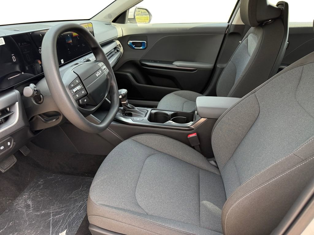New 2025 Kia K4 LXS image 9
