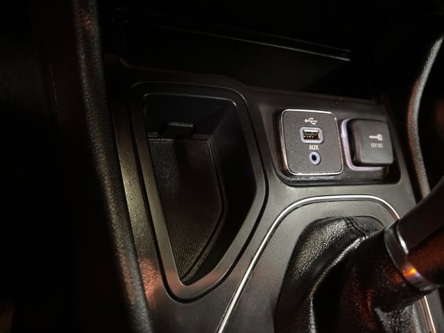 Used 2019 Jeep Cherokee Latitude w/ Cold Weather Group image 32