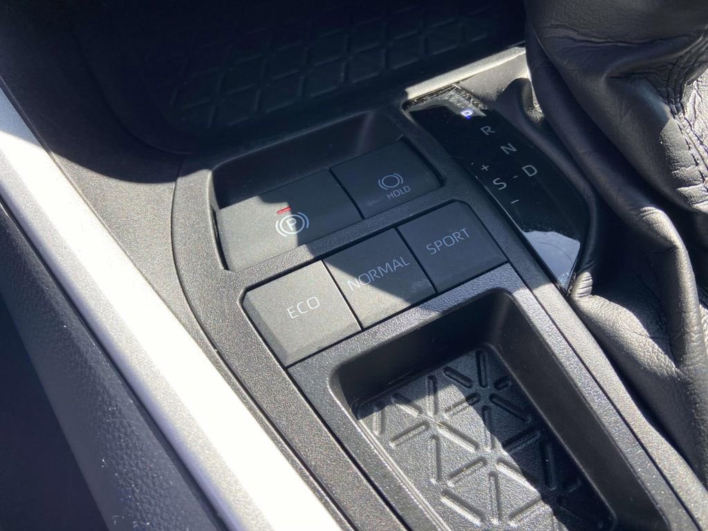 Used 2024 Toyota RAV4 XLE Premium FWD image 28