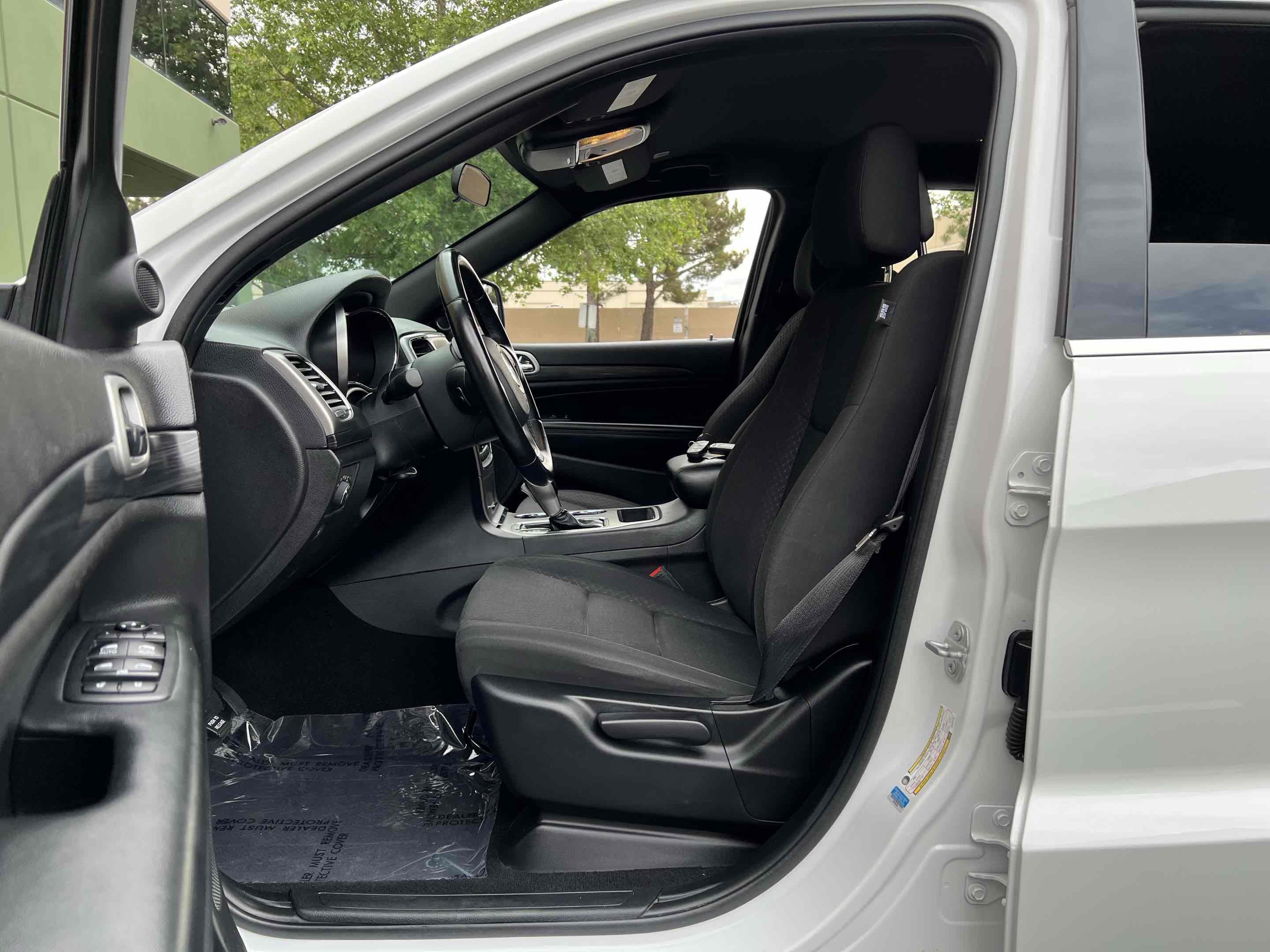 Used 2020 Jeep Grand Cherokee Laredo image 21