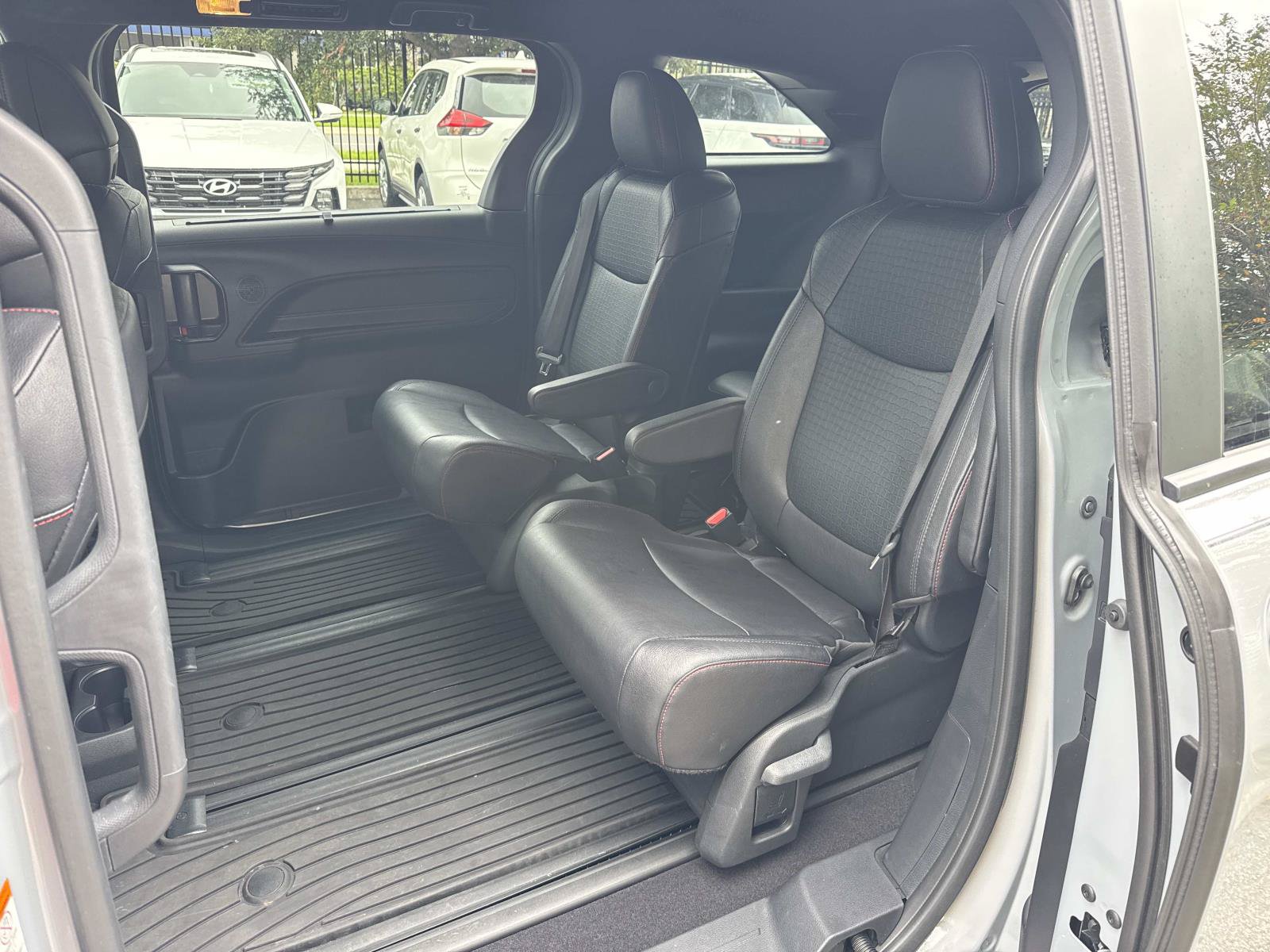 Used 2025 Toyota Sienna XSE w/ XSE Plus Package FWD image 13
