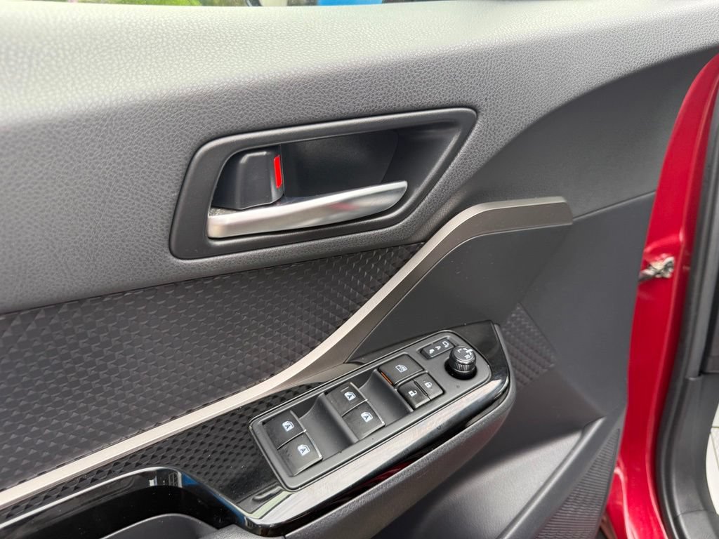 Used 2019 Toyota C-HR XLE FWD image 15