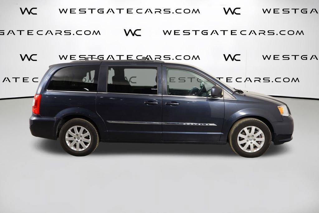 Used 2014 Chrysler Town & Country Touring image 40