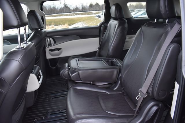 Certified 2024 Kia Carnival LX image 18