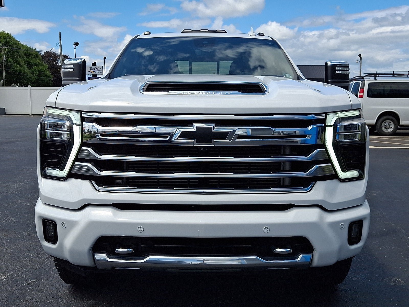 Used 2024 Chevrolet Silverado 3500 High Country w/ High Country Premium Package AWD/4WD image 2