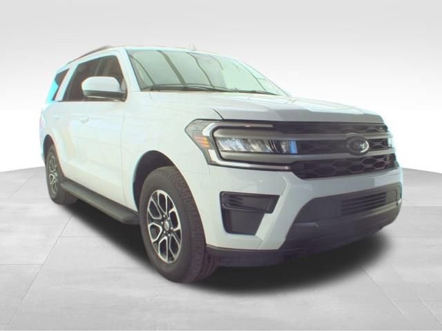 Used 2024 Ford Expedition XLT AWD/4WD image 3