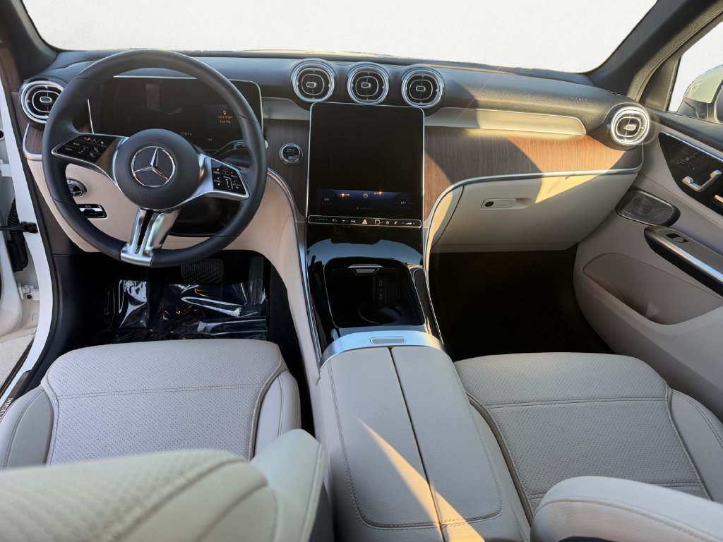 Certified 2025 Mercedes-Benz GLC 300 image 9