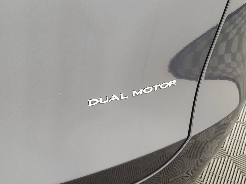 Used 2024 Tesla Model Y Long Range image 31