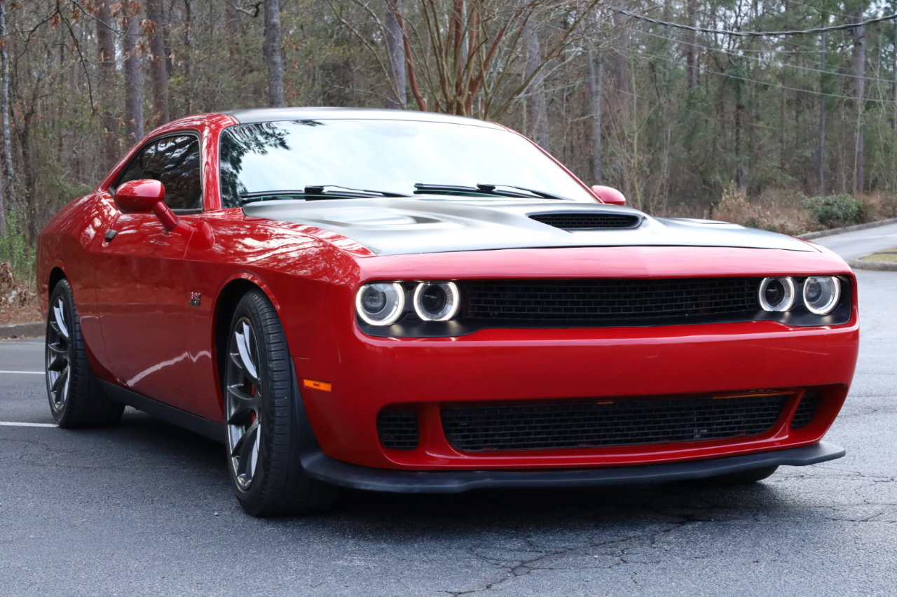 Used 2016 Dodge Challenger SRT w/ Technology Group image 7