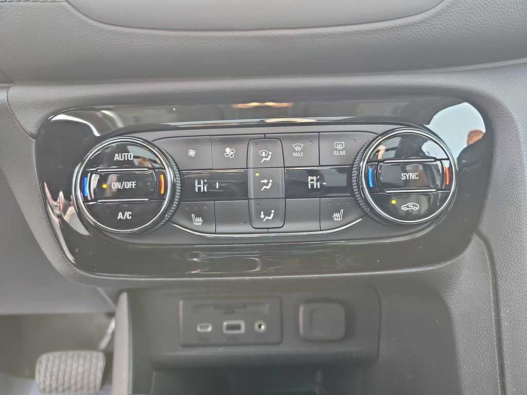 Used 2022 Buick Encore GX Essence w/ Advanced Technology Package image 21