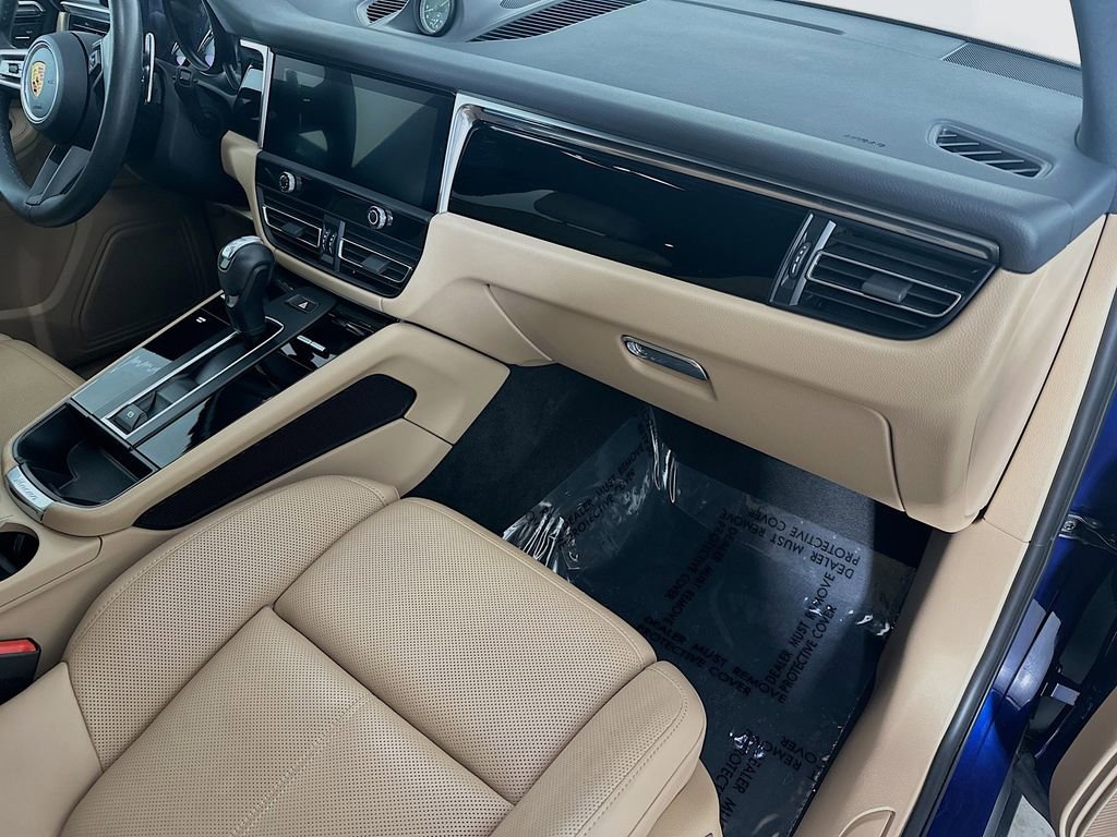 Certified 2023 Porsche Macan image 31