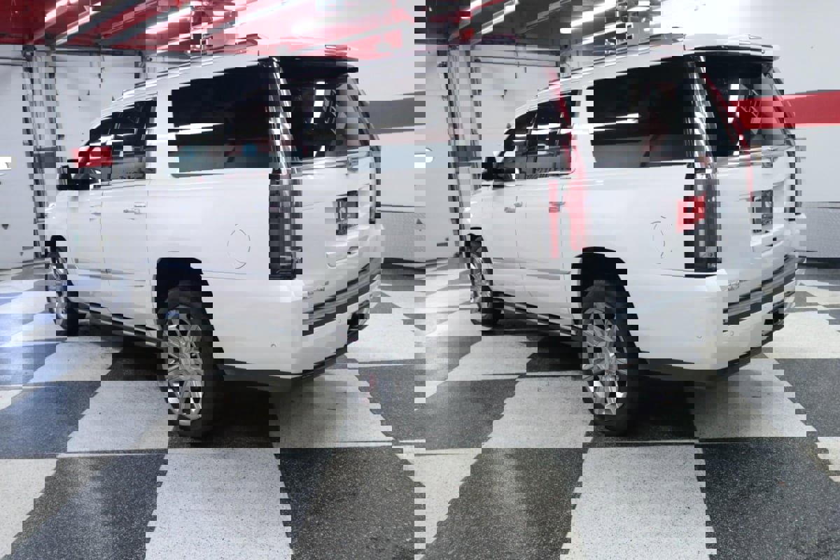 Used 2019 Cadillac Escalade ESV Premium Luxury image 6