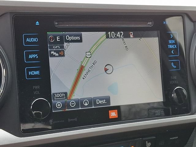 Used 2016 Toyota Tacoma Limited w/ Towing Package image 3