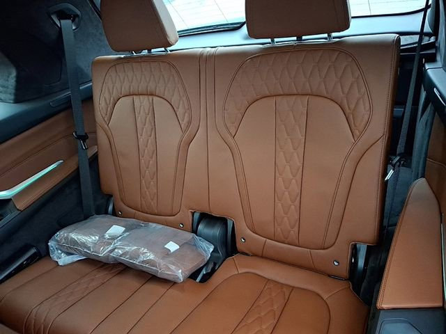 Used 2026 BMW X7 xDrive40i AWD/4WD image 6