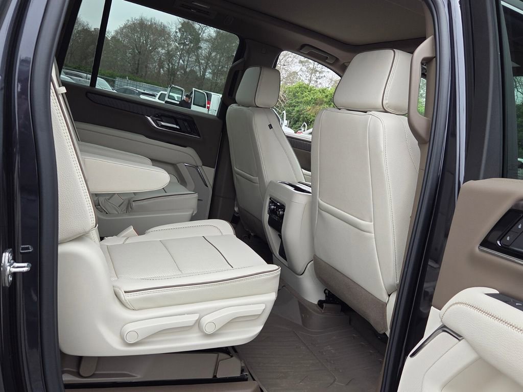Used 2026 GMC Yukon XL Denali w/ Sun & Power Step Package image 13