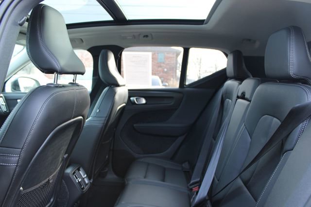 Used 2025 Volvo XC40 B5 Core image 33